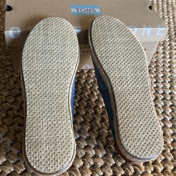 Tom’s Alpargata Open Toe Chambray Shoe Size 7.5 New! Never worn. - Picture 3 of 4